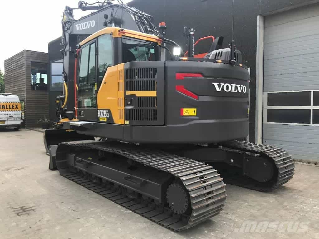 Volvo ECR235E Operator Maintenance Manual