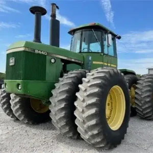 John Deere 8440 & 8640 Tractors Operators Manual